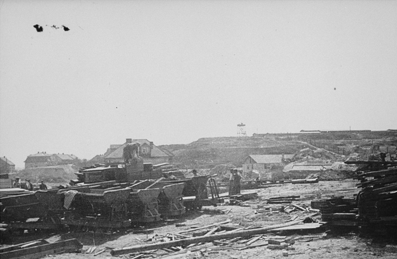 KZ Plaszow - Männer bei Zwangsarbeit; Quelle: Ushmm Photograph Number 03396