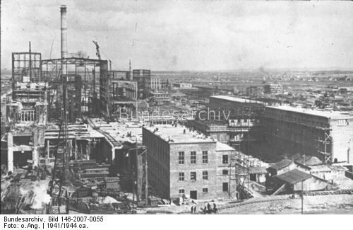 Auschwitz.- Kraftwerk im Bau. Eisenkonstruktion. Eisenbetonarbeiten und Dachdeckerarbeiten werden ausgeführt. Quelle: Fritz-Bauer-Instiut/Bundesarchiv Bild 146-2007-0055